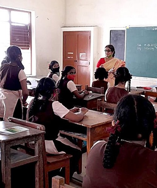 Individual DonorsAs an individual you can sponsor a Puthri scholar for Rs. 5000 per annum. You can Help Project Puthri become the preferred charity partner in your work place events and involve your colleagues as advocates and participants of Puthri. You can support us in spreading the word about Puthri through your social networks.